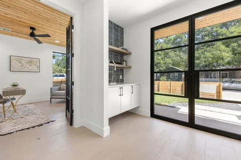 $1,275,000 | 2201 East 16th Street, Austin, TX 78702