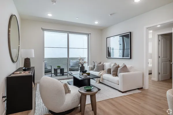 $5,500 | 1303 South Orange Drive, Unit 3BED 2BATH, Los Angeles, CA 90019
