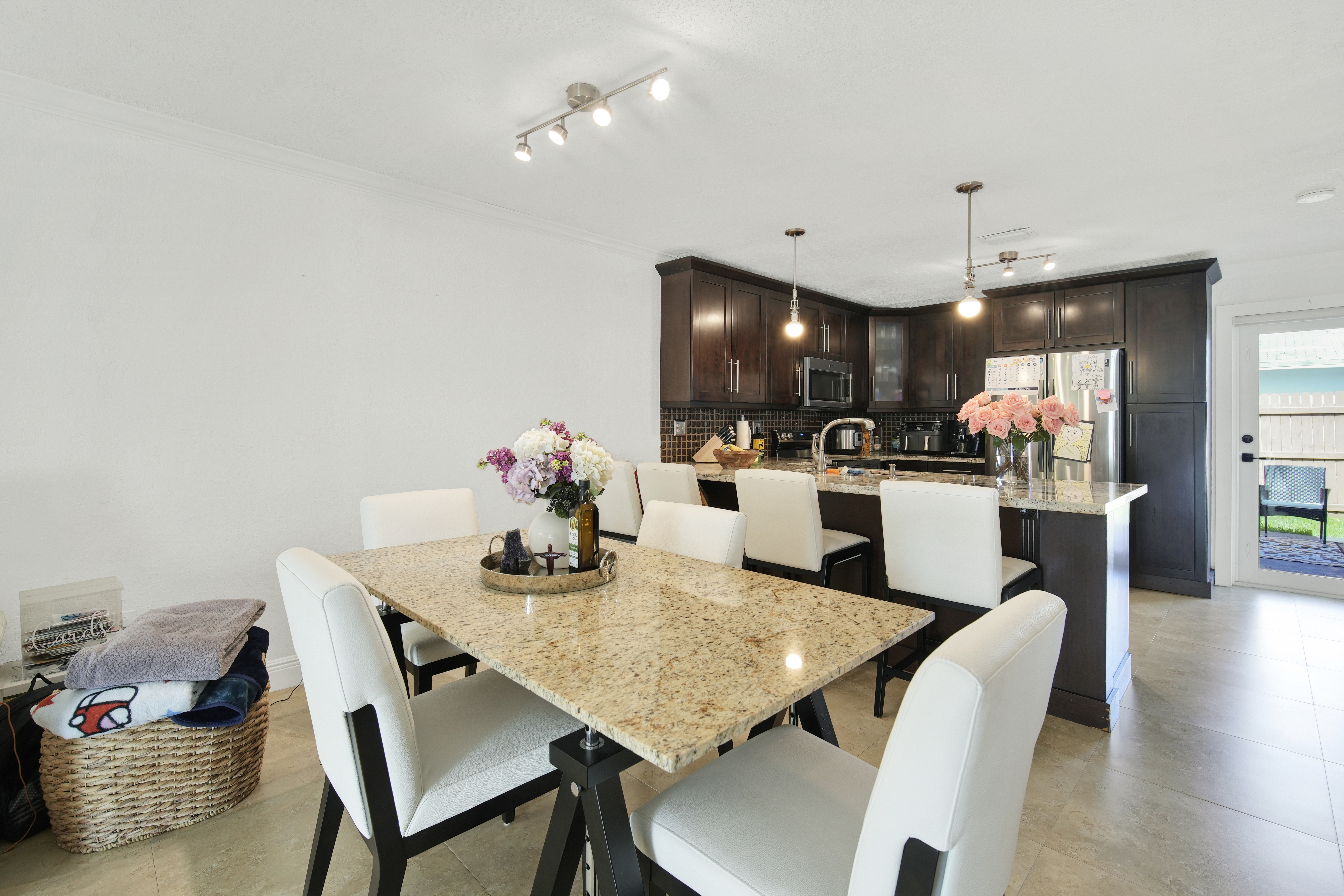 4260 Southwest 68th Court Miami, FL 33155 - Photo 8 of 22