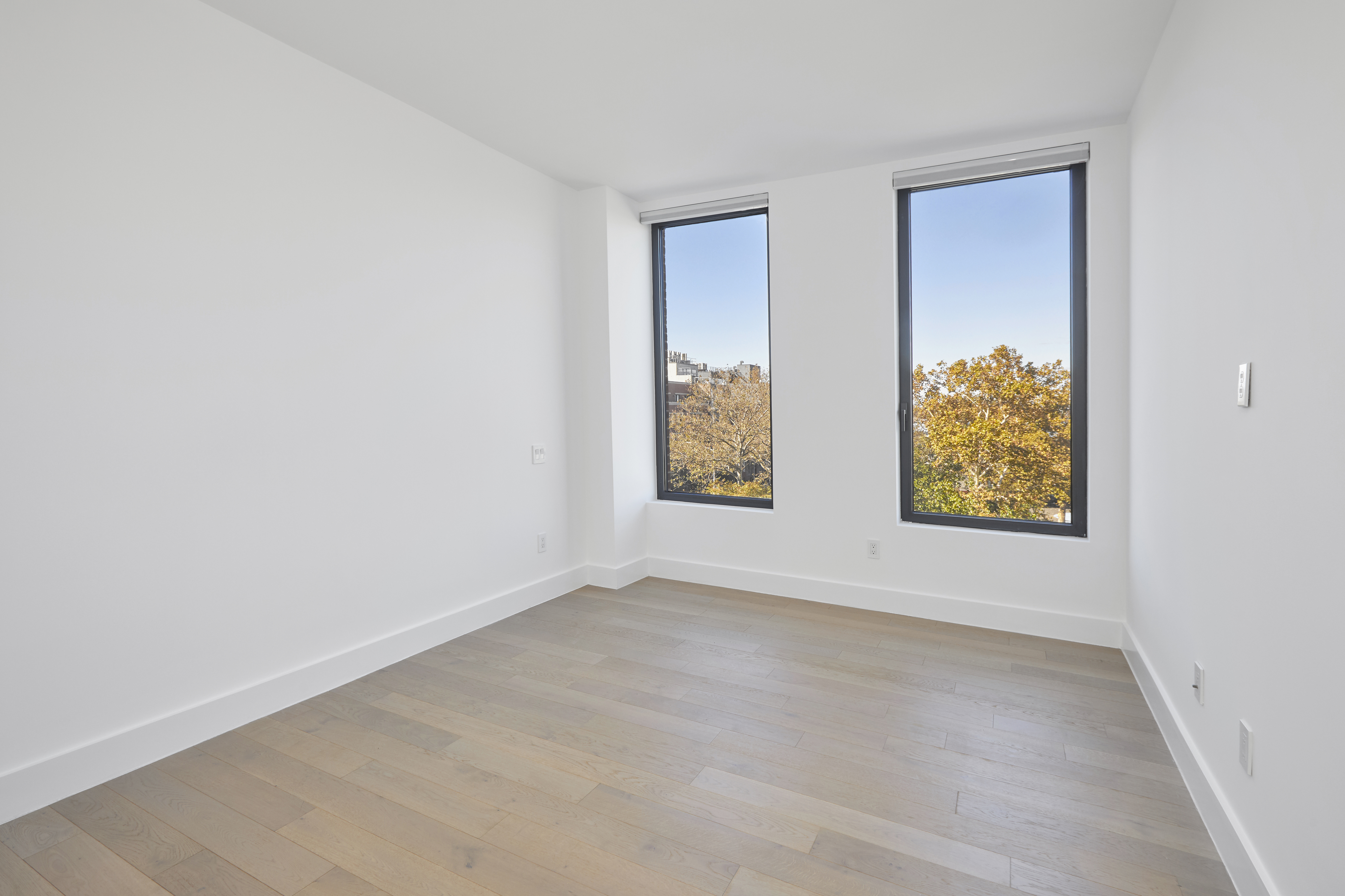 78 Amity Street, Unit 4D Brooklyn, NY 11201 - Photo 5 of 15 an empty room with windows