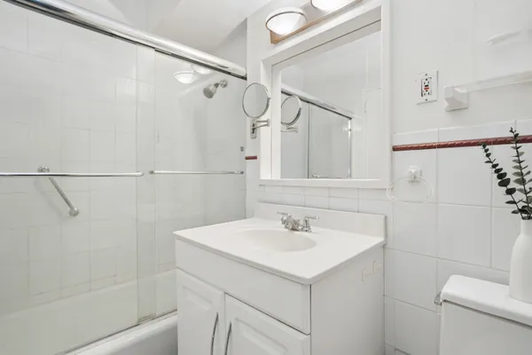 $515,000 | 401 East 65th Street, Unit 9C | Lenox Hill