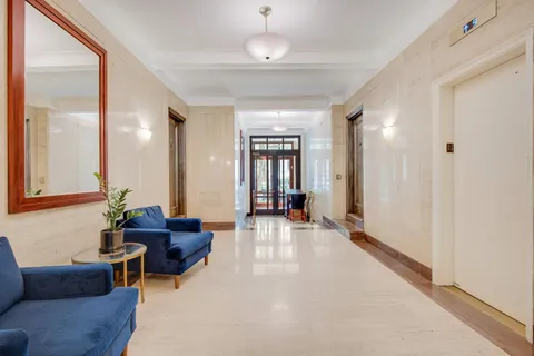 $895,000 | 11 West 69th Street, Unit 3C | Upper West Side