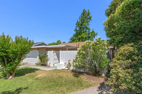 $639,000 | 27 Temelec Circle, Sonoma, CA 95476
