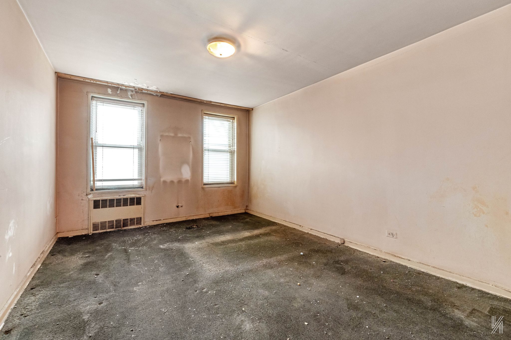 33-05 90th Street, Unit 4F Queens, NY 11372 - Photo 8 of 18 an empty room with windows