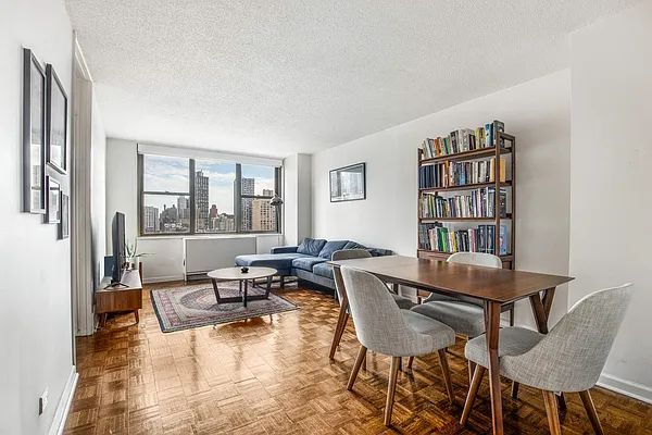 $3,650 | 301 East 79th Street, Unit 16F | Upper East Side