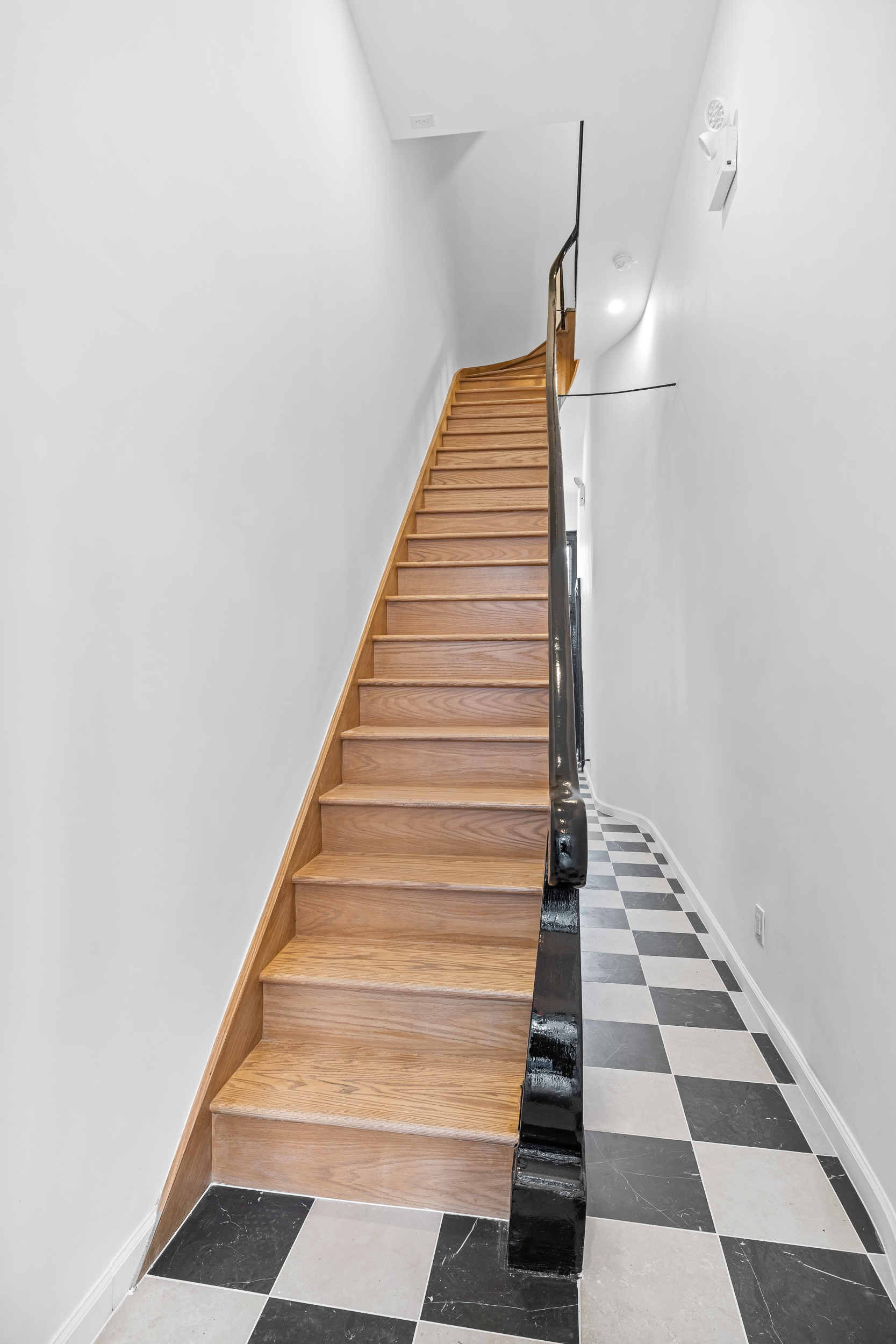 317 Court Street, Unit 3 Brooklyn, NY 11231 - Photo 12 of 15 a view of entryway