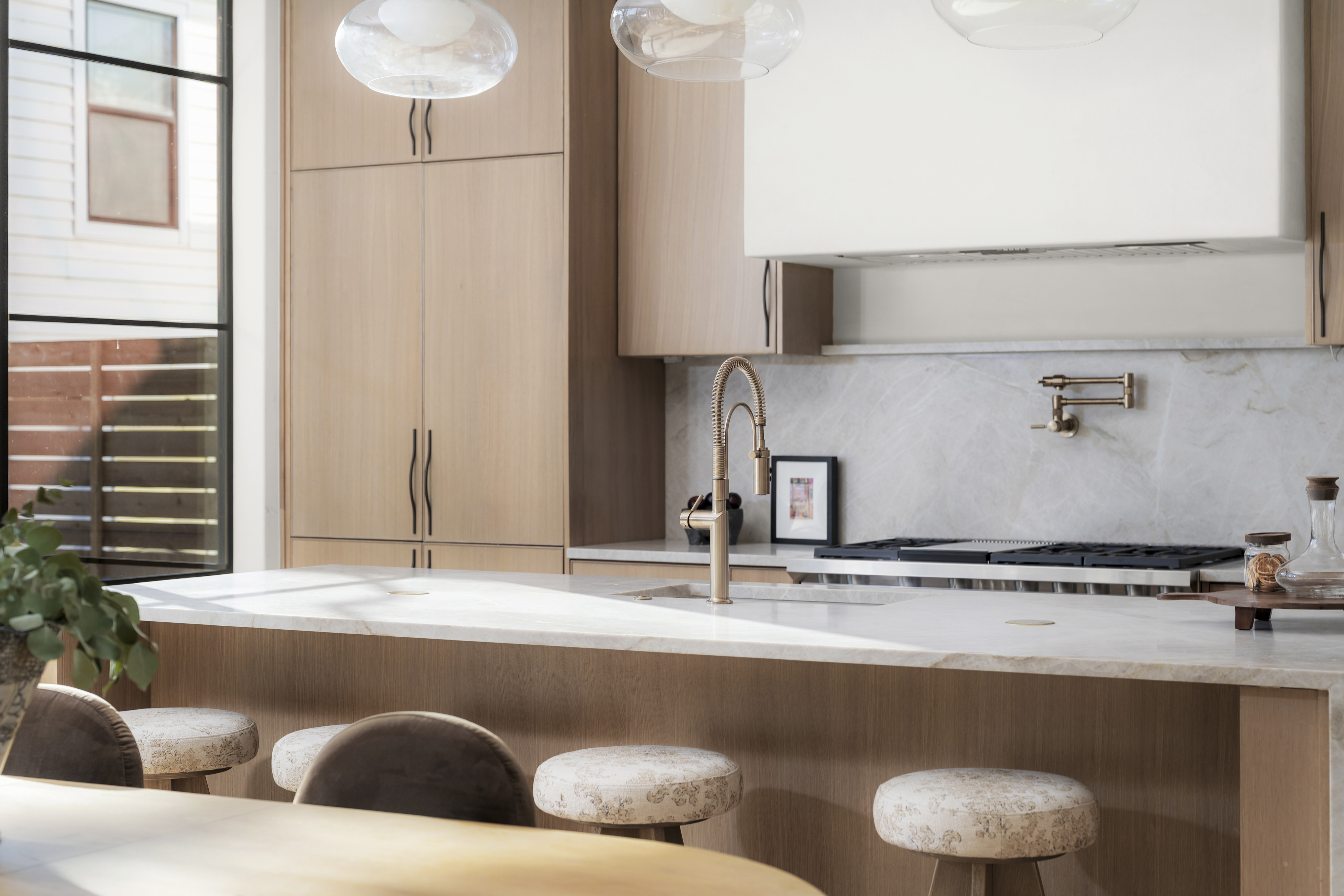 3411 Bridle Path Austin, TX 78703 - Photo 25 of 76 a living room with furniture and a sink