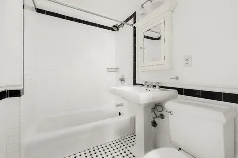 $1,349,500 | 1641 3rd Avenue, Unit 28K | Upper East Side