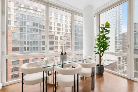 $1,150,000 | 225 East 34th Street, Unit 14H | Murray Hill