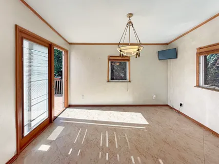 $1,098,000 | 3731 Maple Avenue | Seagate