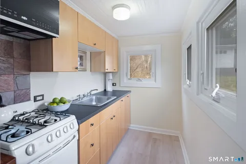 $2,698,000 | 135 Comstock Hill Road, New Canaan, CT 06840