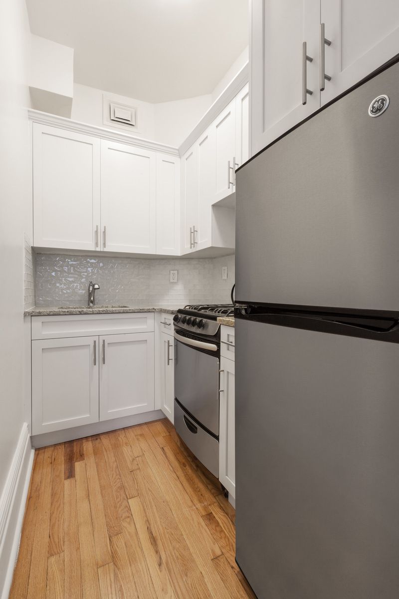 228 East 75th Street, Unit 1A Manhattan, NY 10021 - Photo 2 of 4