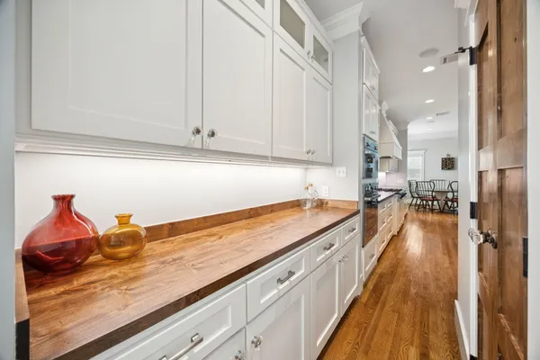 Contact Agent | 611 Cordell Street, Houston, TX 77009