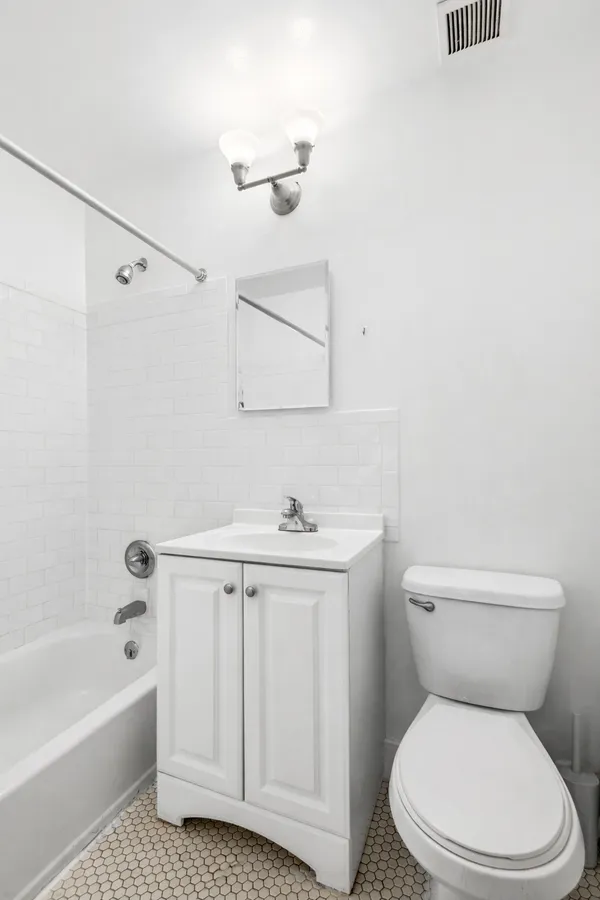 $3,400 | 480 10th Avenue, Unit 3RN | Hudson Yards