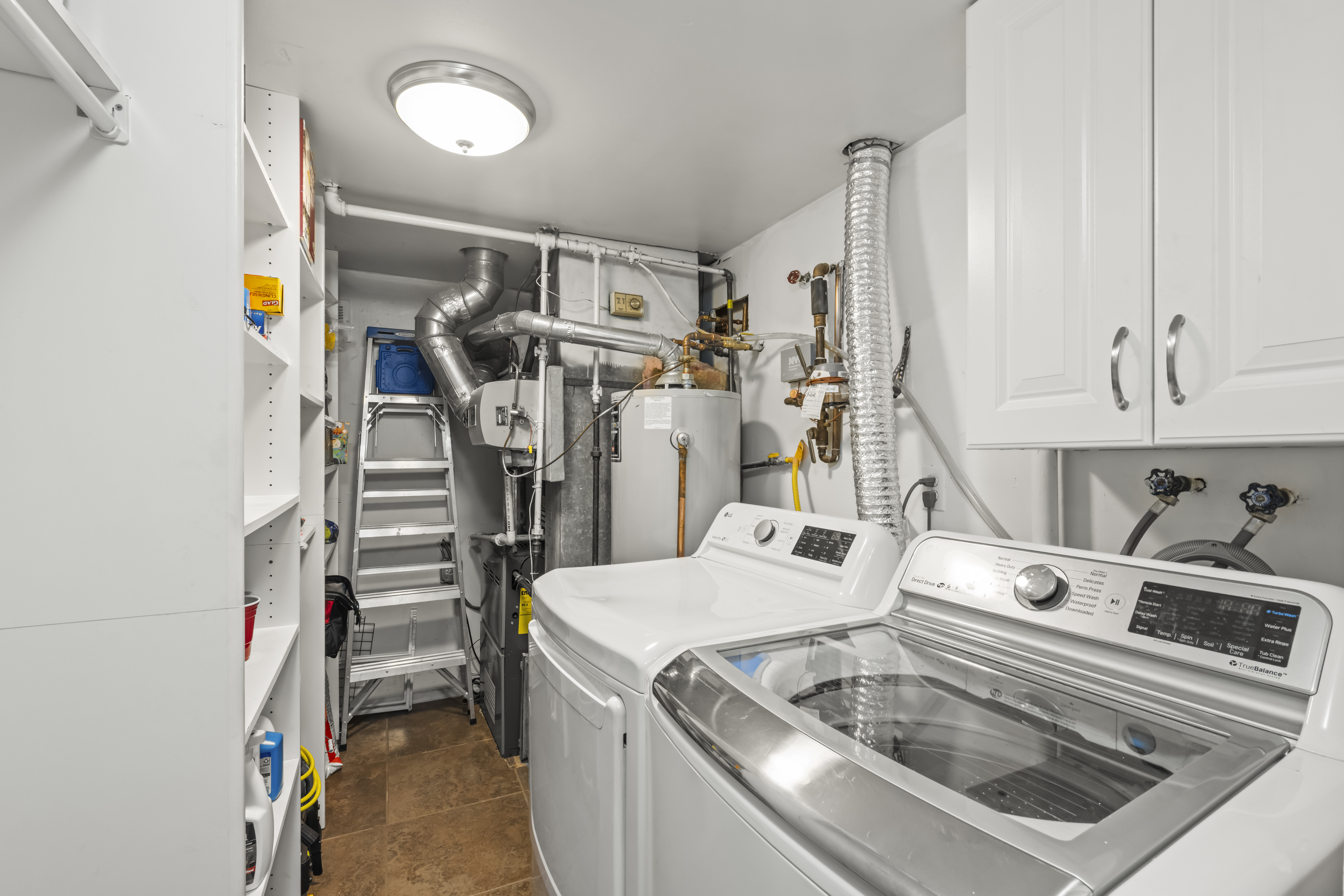 15 Hickory Circle Staten Island, NY 10312 - Photo 11 of 40 a utility room with dryer and washer