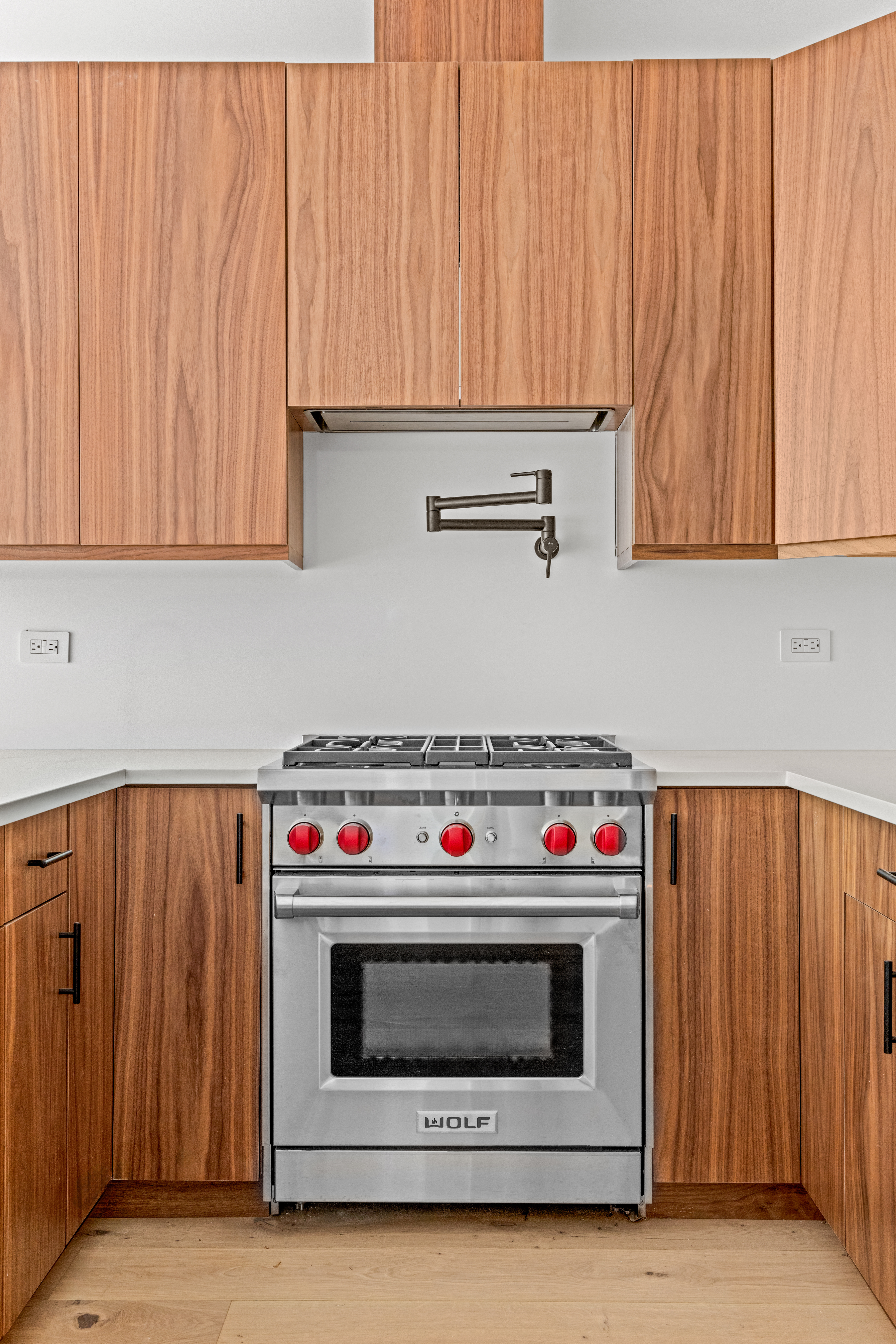 74 Carroll Street, Unit PH Brooklyn, NY 11231 - Photo 5 of 19 a kitchen with stove and cabinets