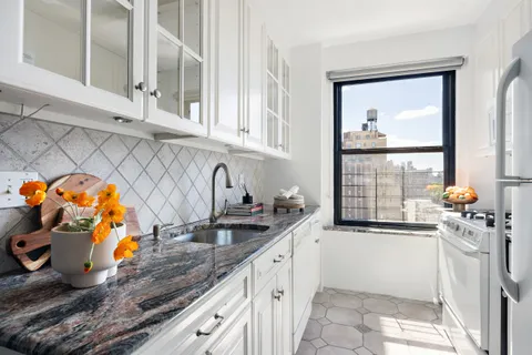 $1,550,000 | 110 West 86th Street, Unit 16B | Upper West Side