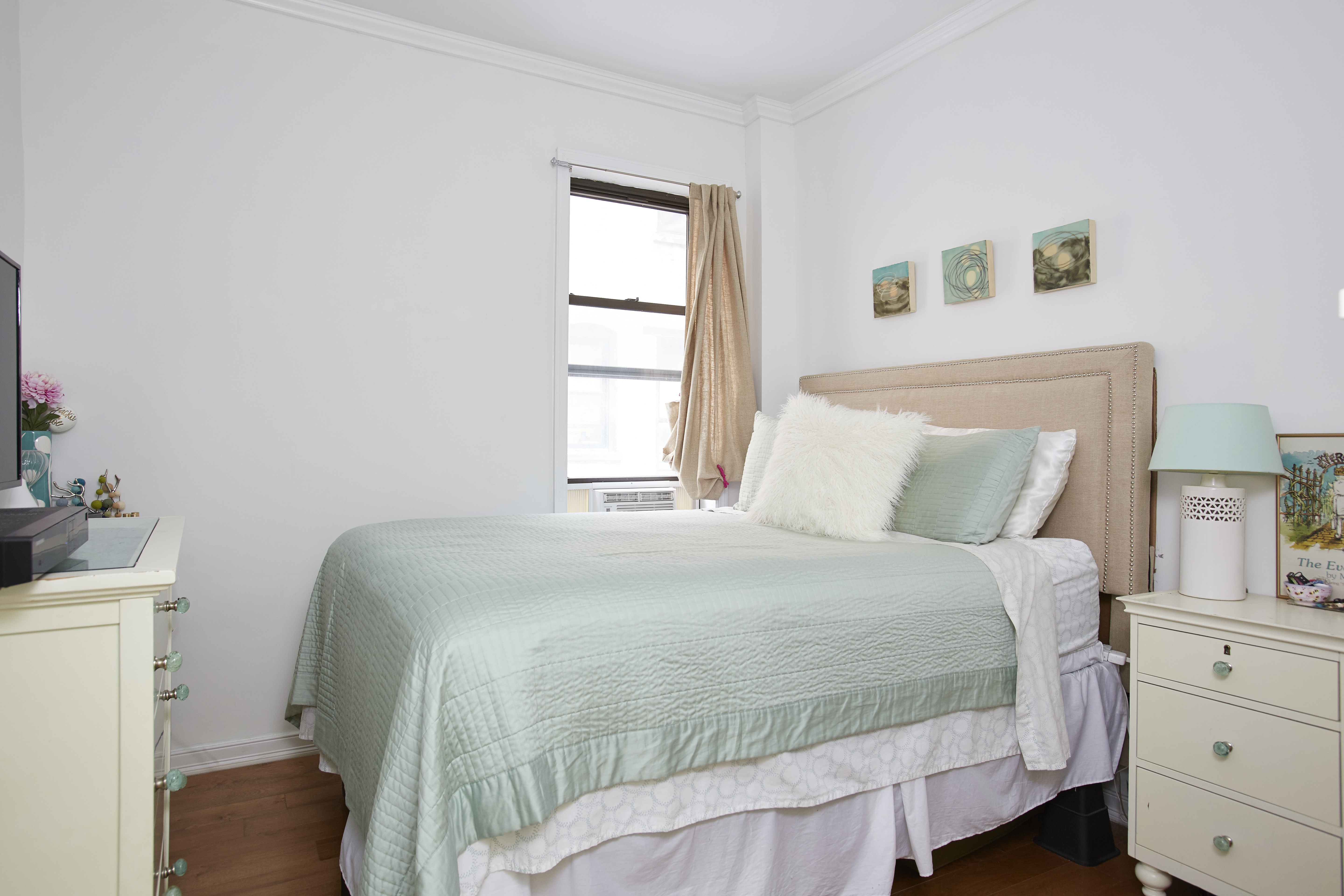 567 6th Street, Unit 7 Brooklyn, NY 11215 - Photo 4 of 9 a bedroom with a bed and a window