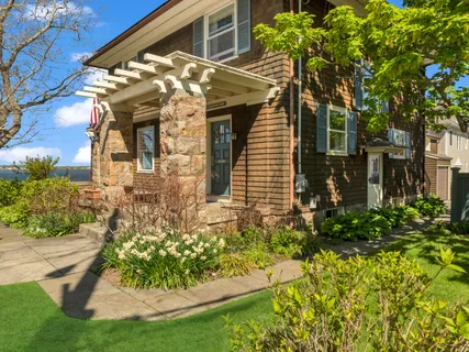 $3,000,000 | 4 Van Zandt Avenue, Newport, RI 02840