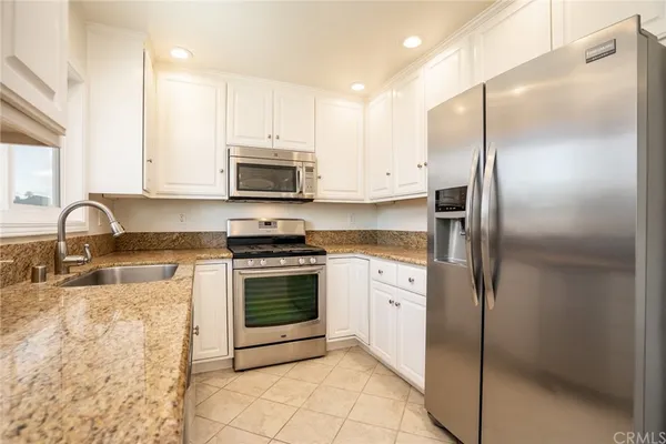 $3,195 | 301 Oswego Avenue, Huntington Beach, CA 92648