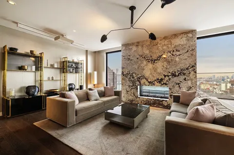 $2,195,000 | 50 Bridge Park Drive, Unit 7D | Brooklyn Heights