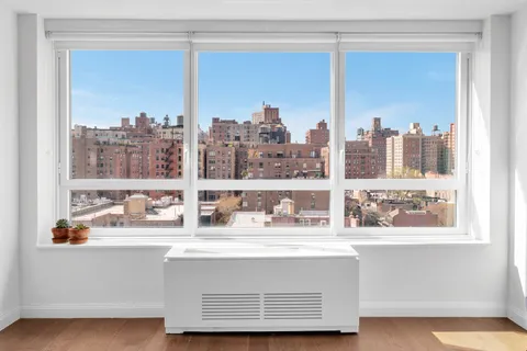 $1,100,000 | 200 East 94th Street, Unit 1412 | Upper East Side
