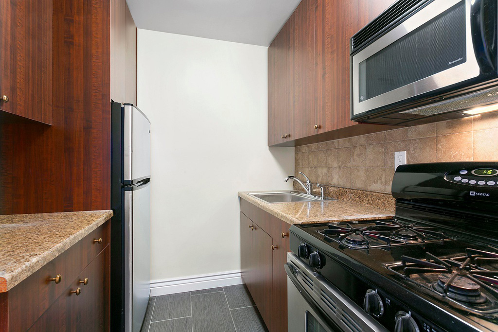 155 West 68th Street, Unit 1607 Manhattan, NY 10023 - Photo 5 of 8