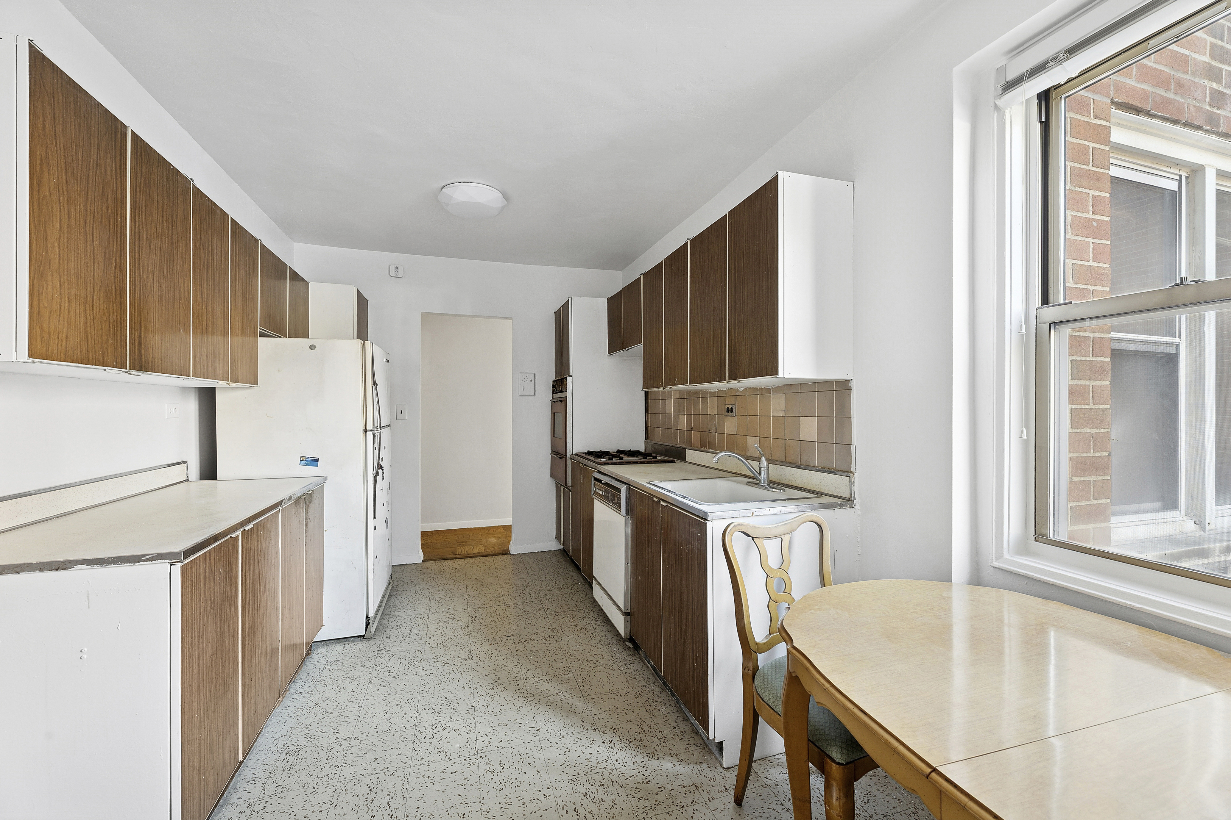 3755 Henry Hudson Parkway West, Unit 3F Bronx, NY 10463 - Photo 4 of 17 a kitchen with a stove a refrigerator and a sink