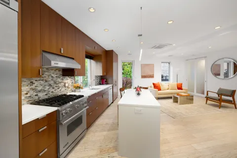 $1,695,000 | 314 East 41st Street, Unit PH2B | Murray Hill