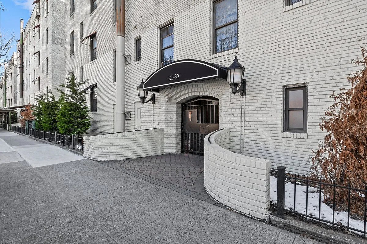 21-37 33rd Street, Unit 5B Queens, NY 11105 - Photo 2 of 11