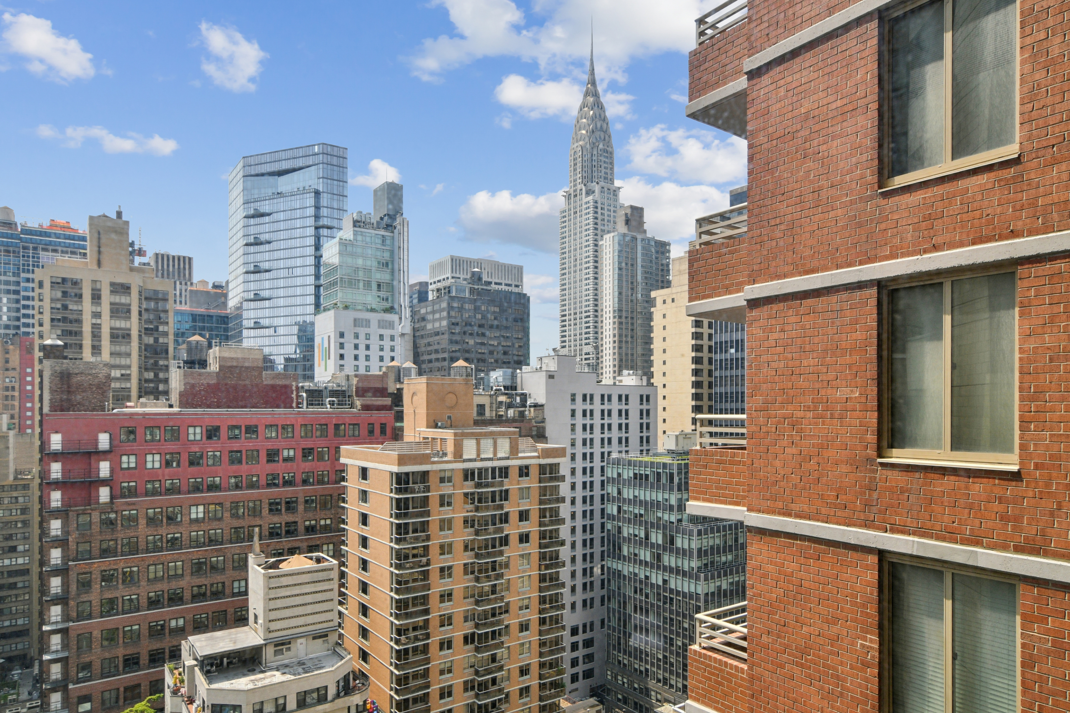 240 East 47th Street, Unit 22B Manhattan, NY 10017 - Photo 2 of 14 Gallery Image 2