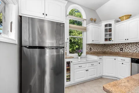 Contact Agent | 18 Cedarledge Villiage, Unit 18, Cohasset, MA 02025