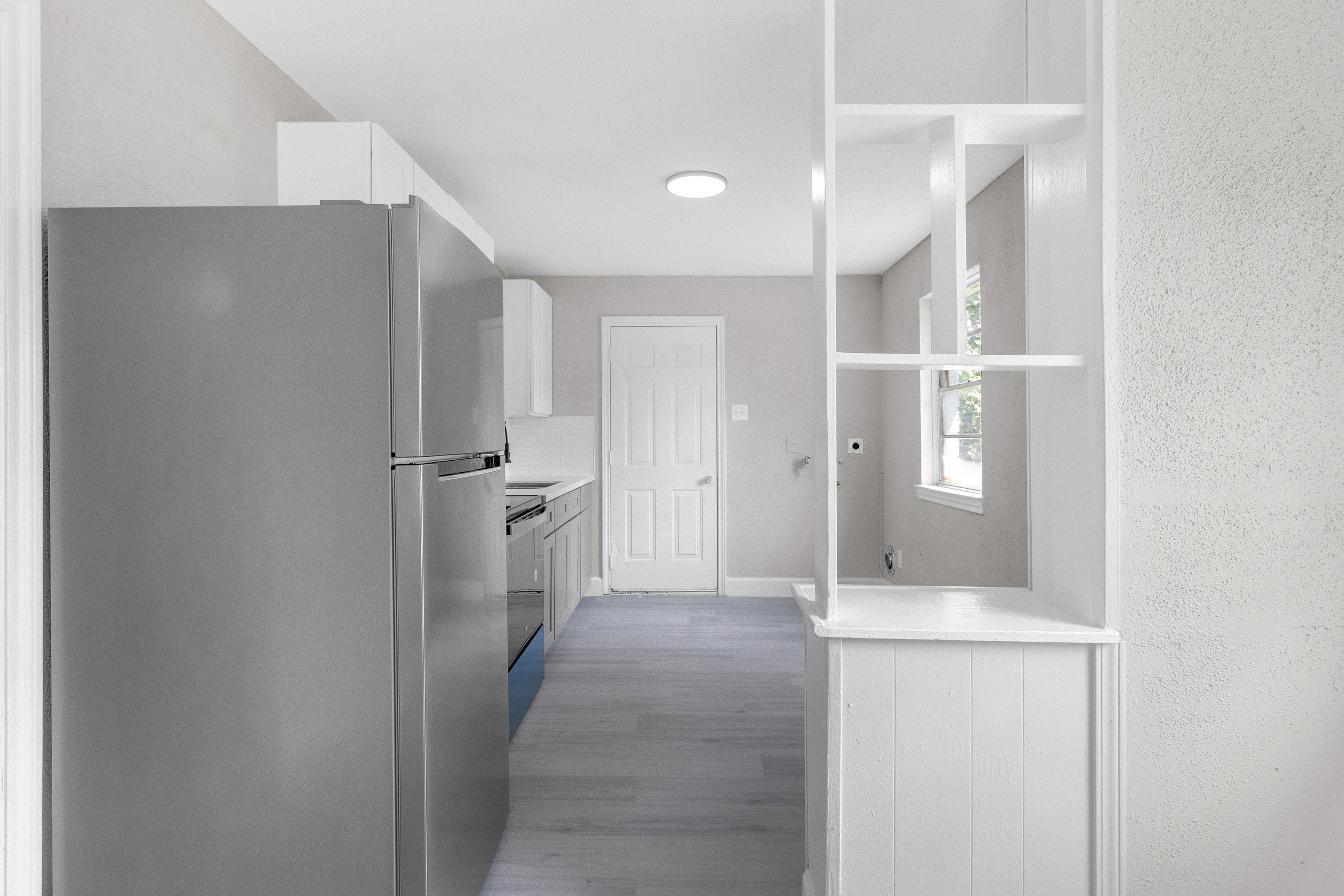 4755 Wilmington Street, Unit 6 Houston, TX 77033 - Photo 6 of 15 a view of a hallway