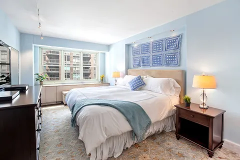 $799,000 | 205 East 63rd Street, Unit 11E | Lenox Hill