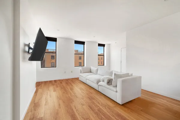 $875,000 | 2605 Frederick Douglass Boulevard, Unit 4B | Central Harlem