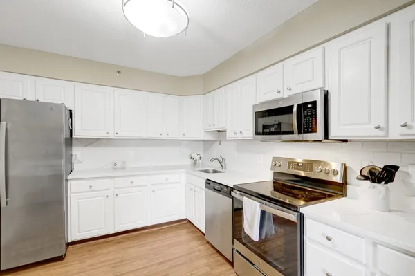 $358,000 | 3713 South George Mason Drive, Unit 904W, Falls Church, VA 22041
