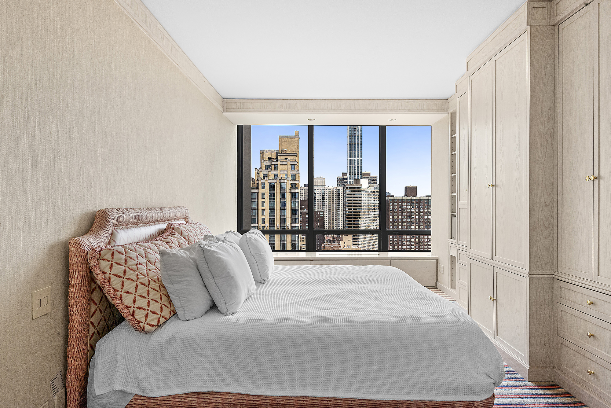 860 United Nations Plaza, Unit 31/32D Manhattan, NY 10017 - Photo 7 of 15