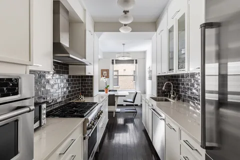 $2,275,000 | 15 West 81st Street, Unit 8J | Upper West Side