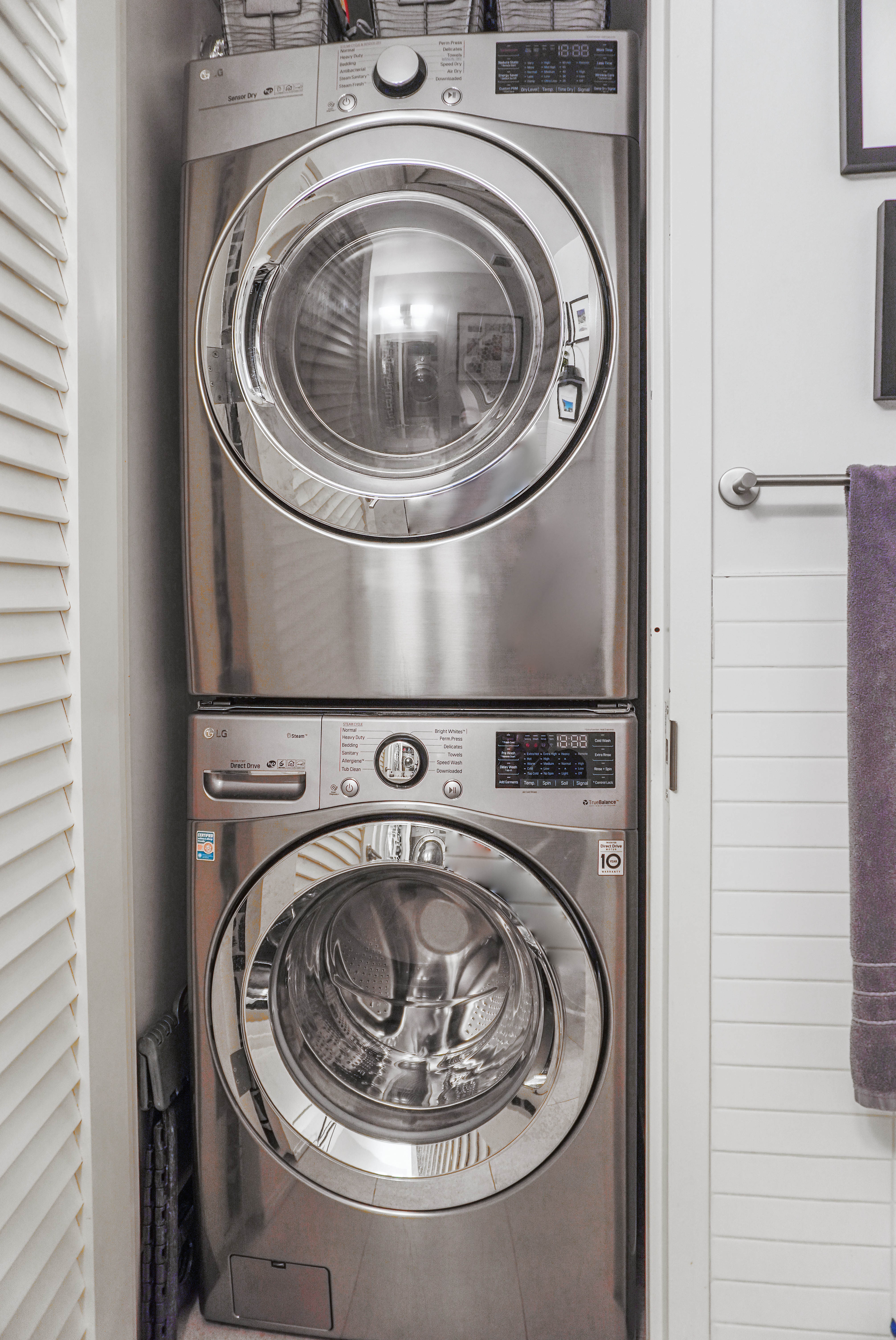 147 Hope Street, Unit 4I Brooklyn, NY 11211 - Photo 8 of 16 a utility room with dryer and washer