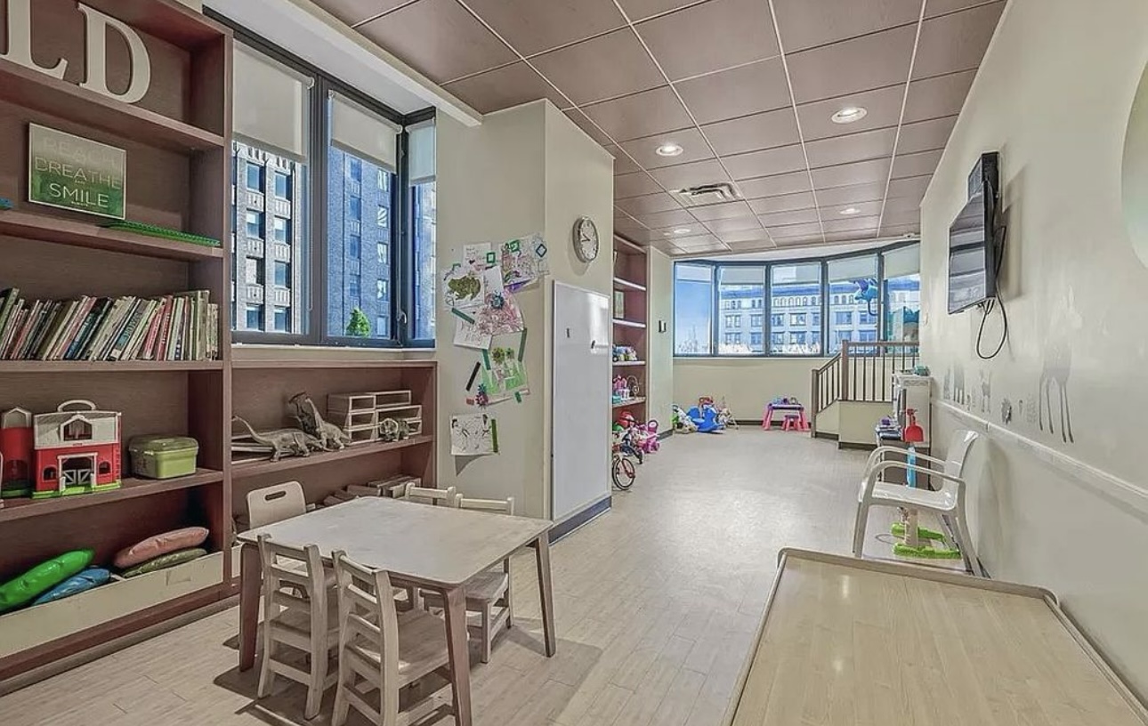 330 East 38th Street, Unit 38I Manhattan, NY 10016 - Photo 15 of 17 a room with furniture and a book shelf