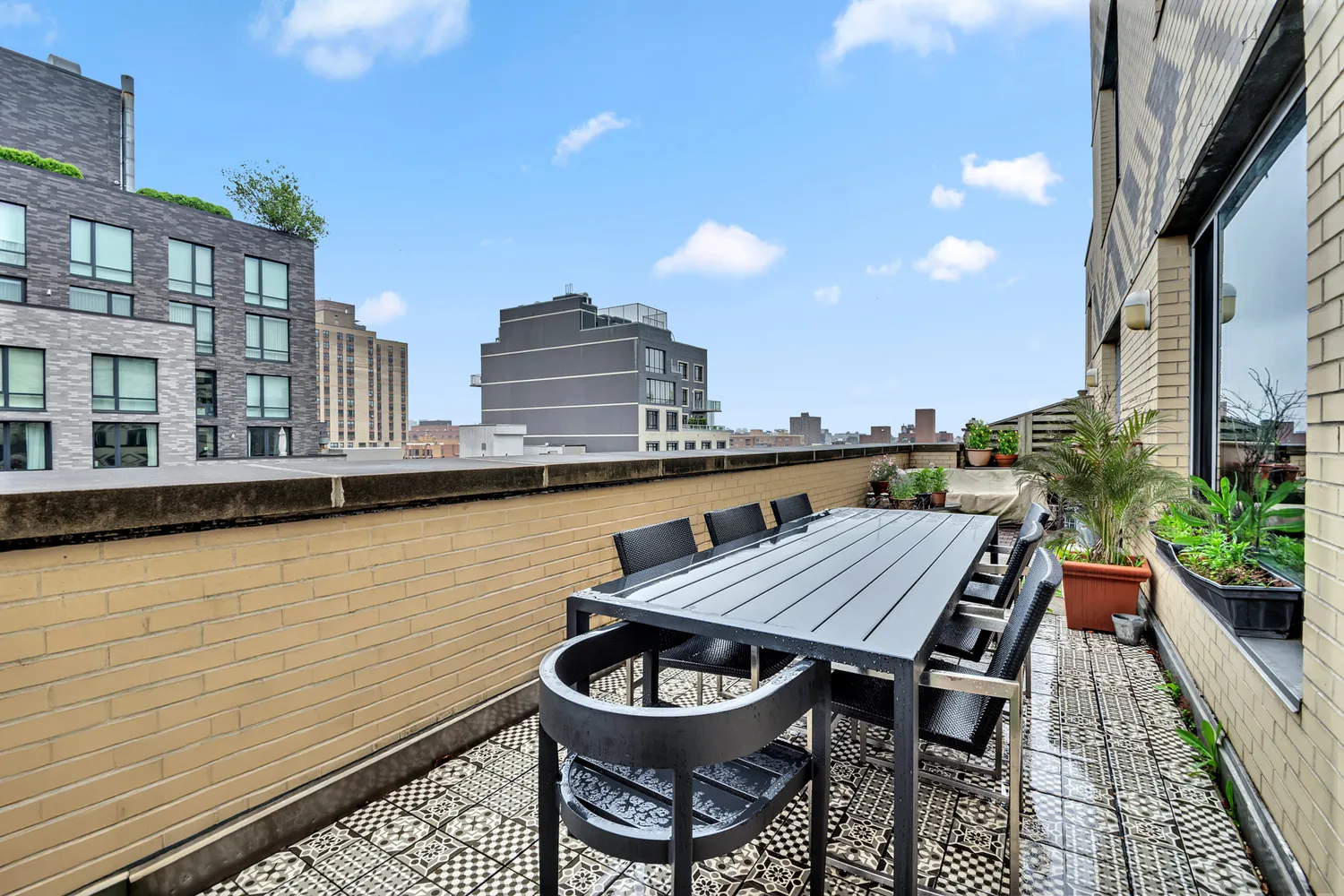 a view of a black and white photo