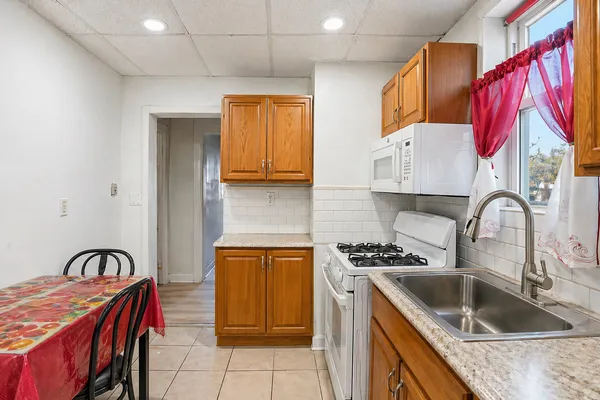$950,000 | 186-01 Nashville Boulevard | St. Albans