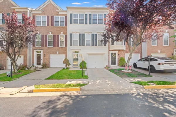 $719,000 | 5280 Kestrel Crossing Drive, Alexandria, VA 22312