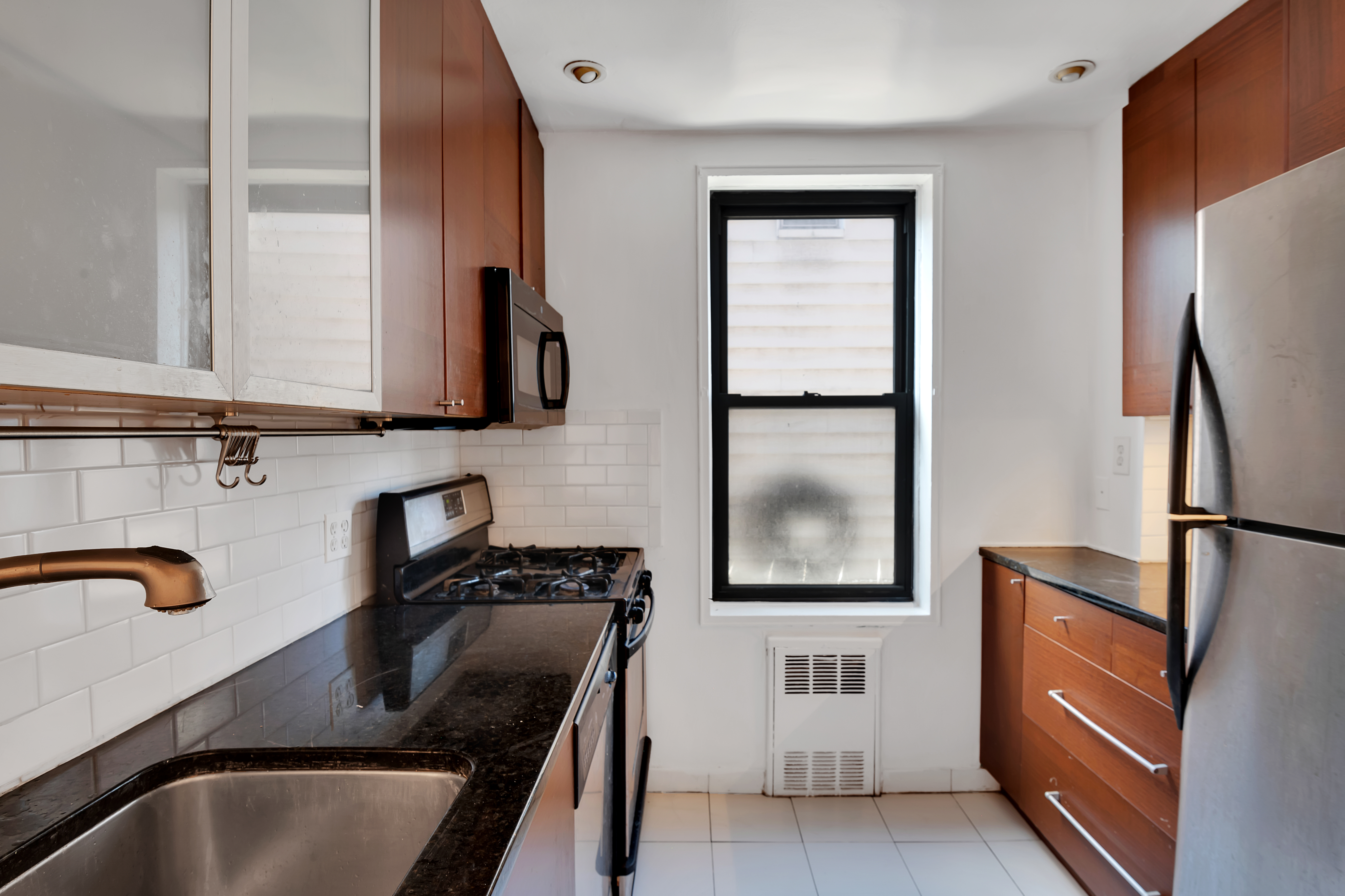 415 Beverley Road, Unit 2F Brooklyn, NY 11218 - Photo 5 of 8