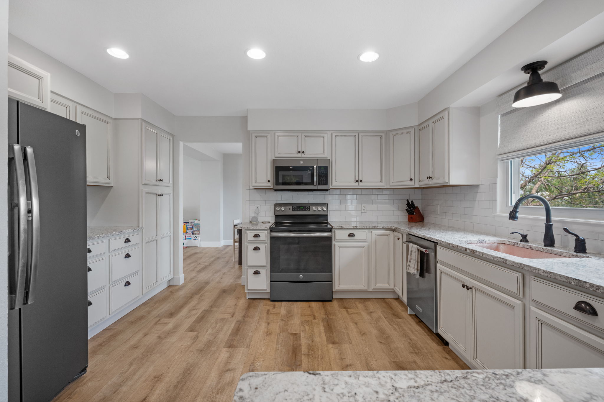 9272 South Crestmore Way Highlands Ranch, CO 80126 - Photo 12 of 47