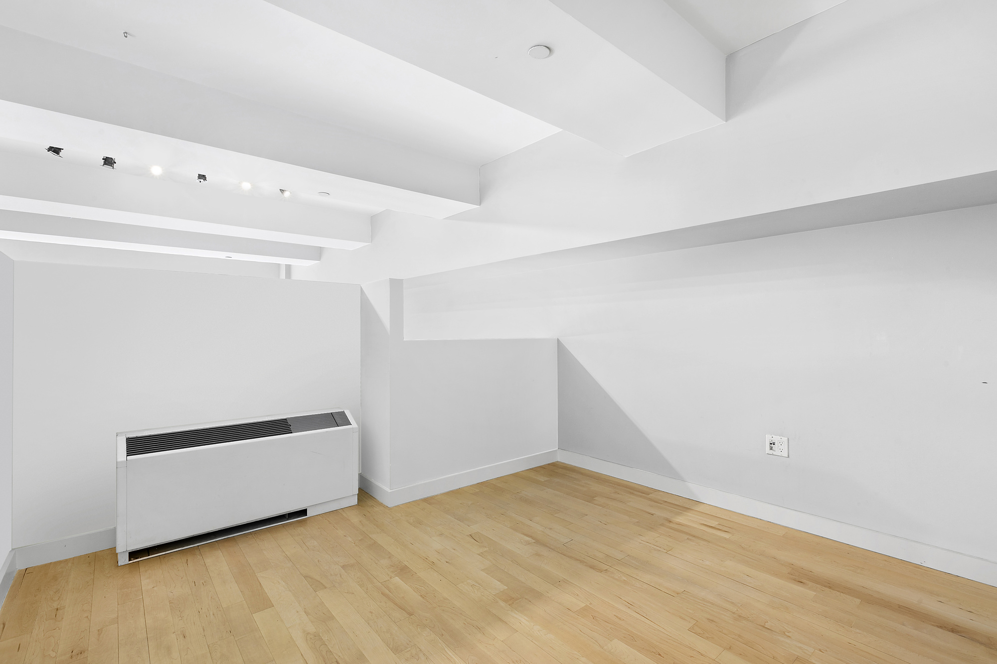 15 Broad Street, Unit 2826 Manhattan, NY 10005 - Photo 7 of 16