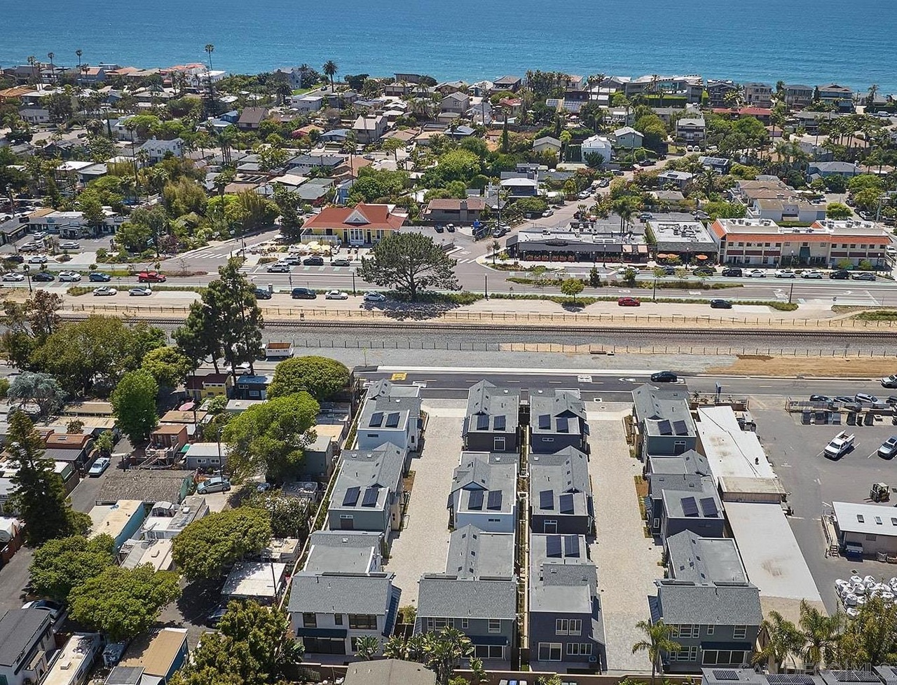 561 North Vulcan Avenue Encinitas, CA 92024 - Photo 32 of 35