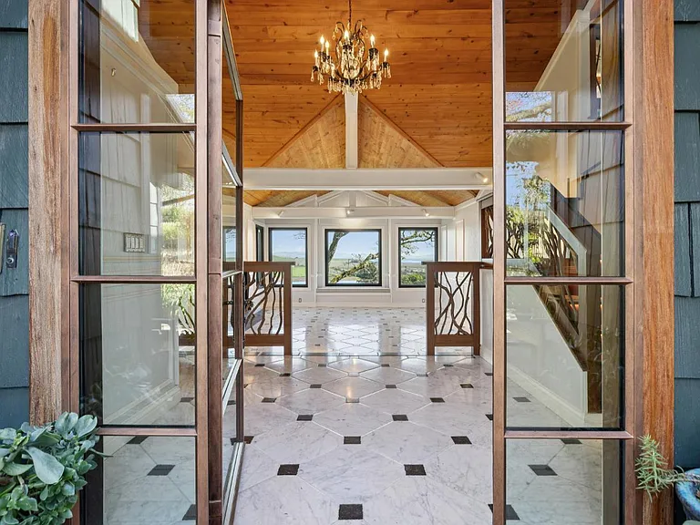 160 Crest Road Novato, CA 94945 - Photo 7 of 66