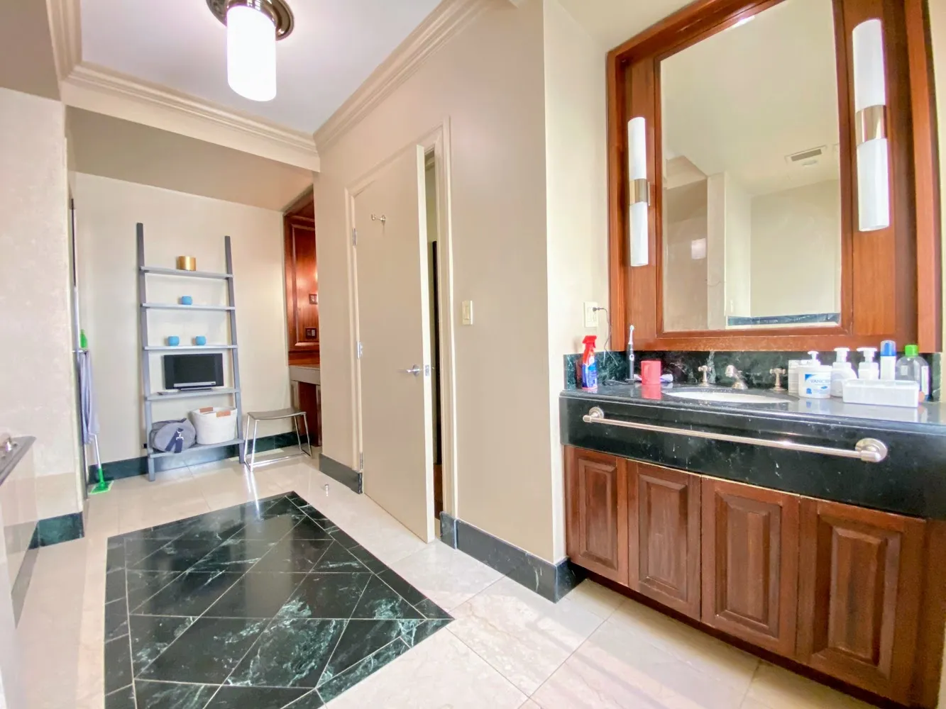 $4,100 | 55 Wall Street, Unit 615 | Financial District