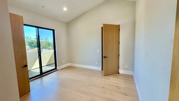 $7,995 | Yarmouth Avenue, Encino, CA 91316